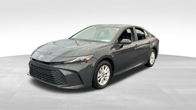 Used 2025 Toyota Camry LE image 41