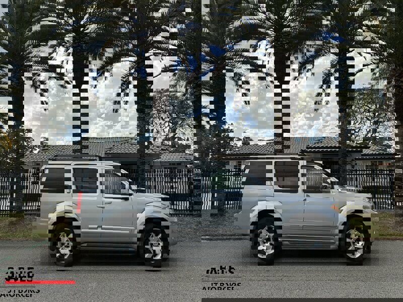 Used 2012 Nissan Pathfinder SV image 2