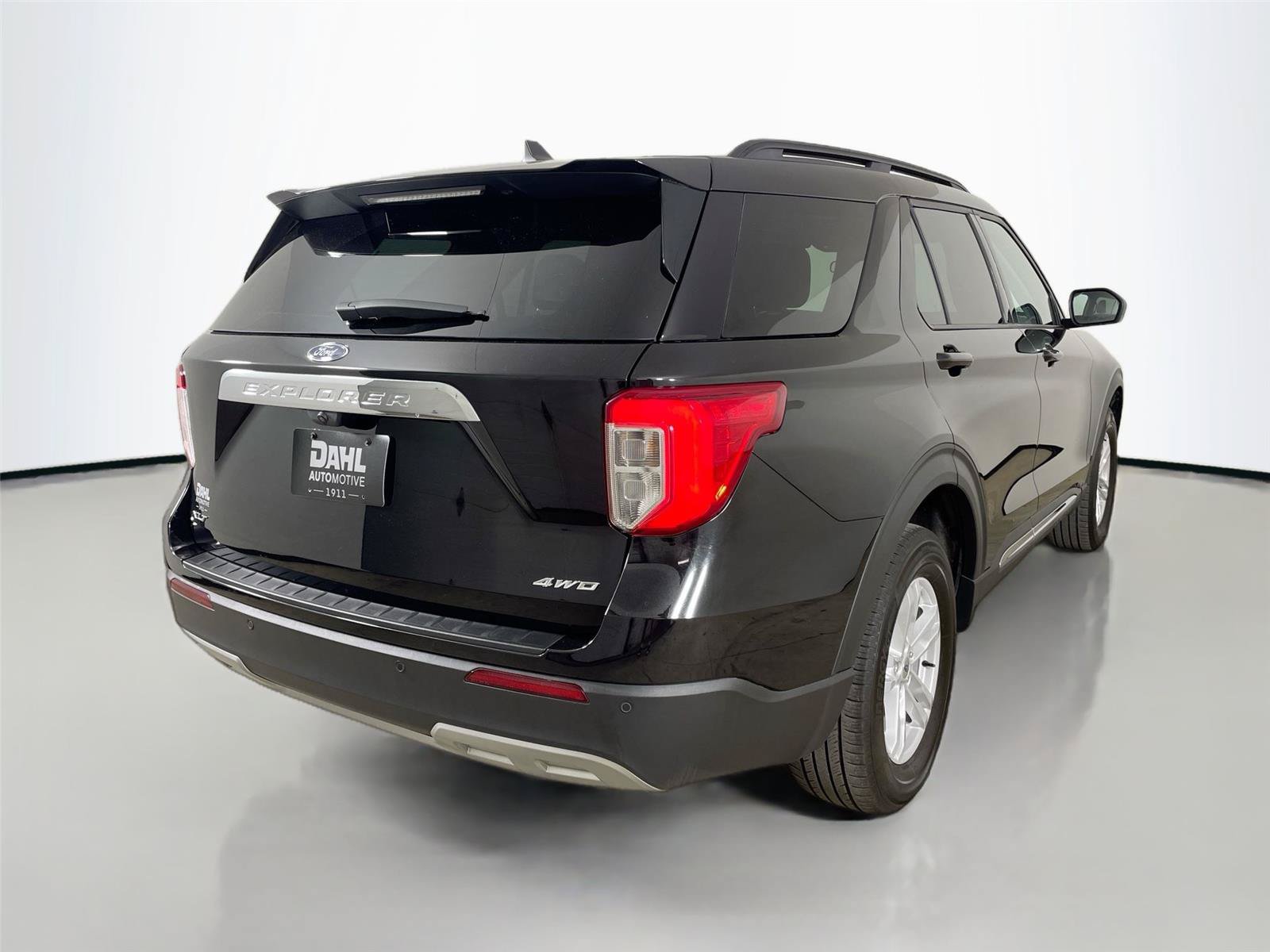 Used 2024 Ford Explorer XLT w/ Equipment Group 202A AWD/4WD image 13