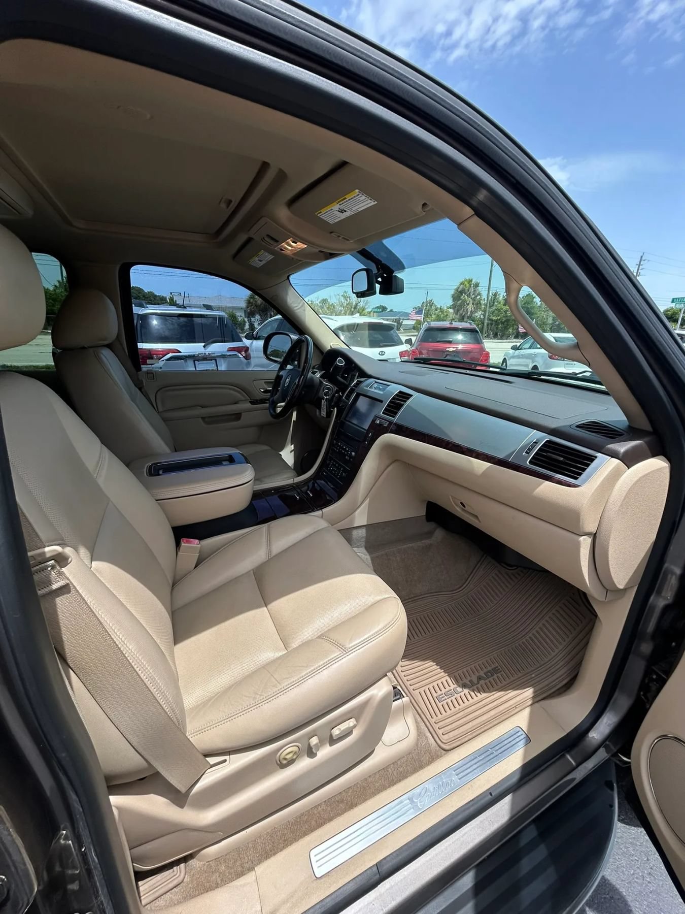 Used 2013 Cadillac Escalade ESV Luxury RWD image 20