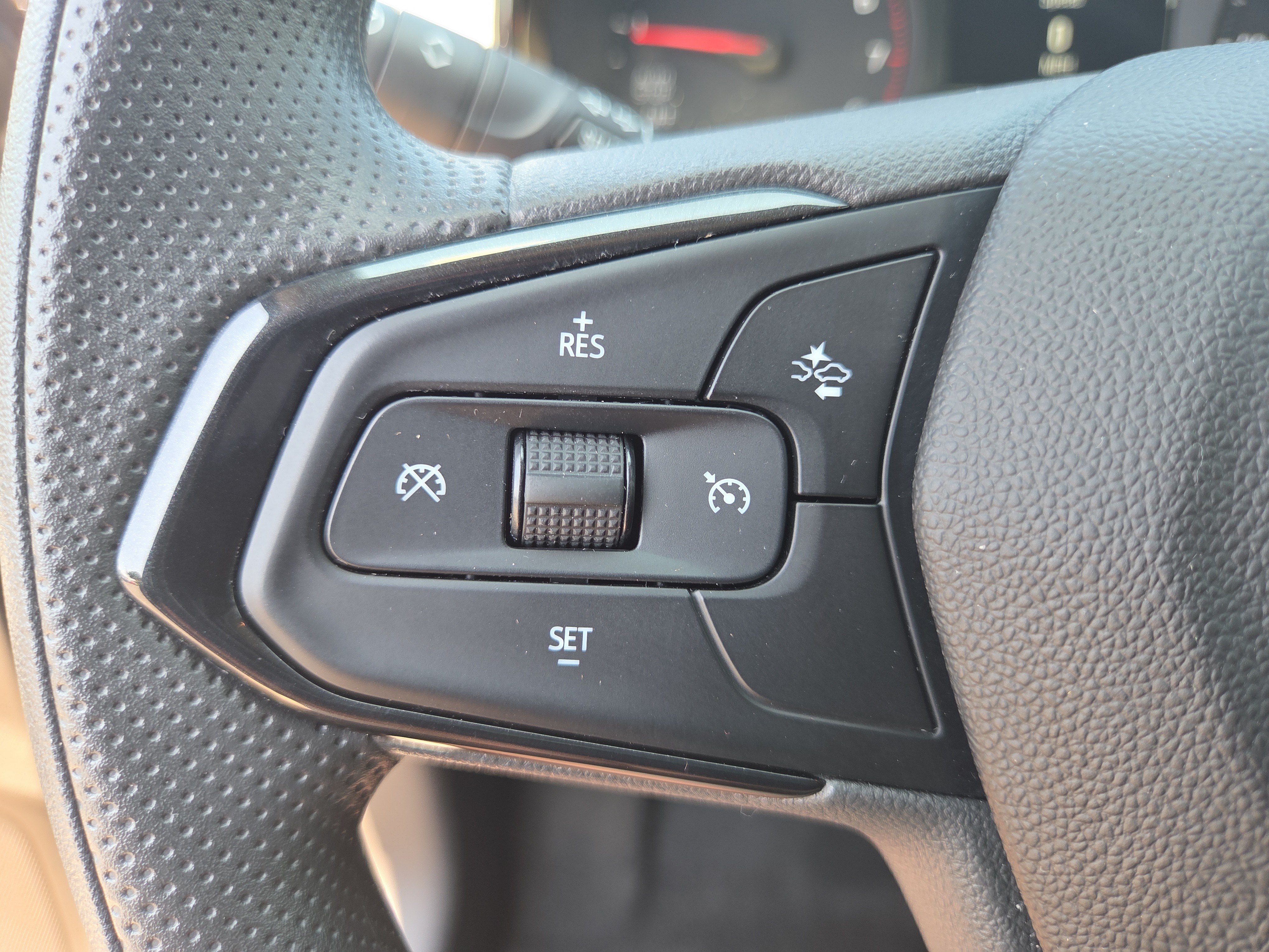 Used 2025 Chevrolet Trax LS FWD image 30