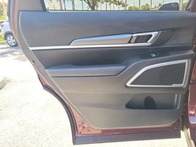 Used 2021 Kia Telluride LX FWD image 9