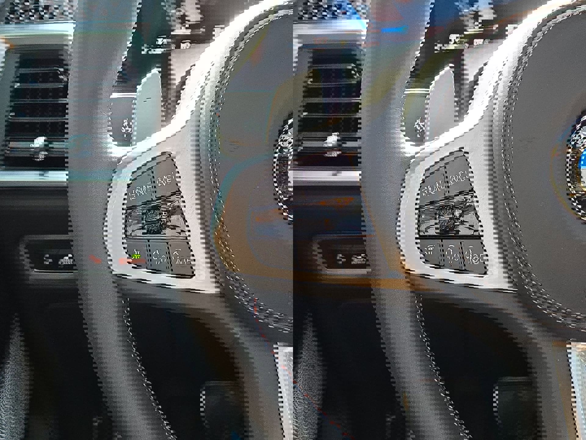 Used 2025 BMW X7 M60i image 21