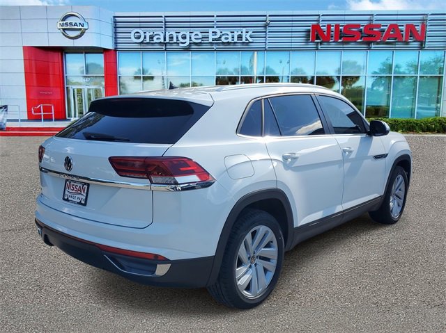 Used 2023 Volkswagen Atlas Cross Sport SE image 2