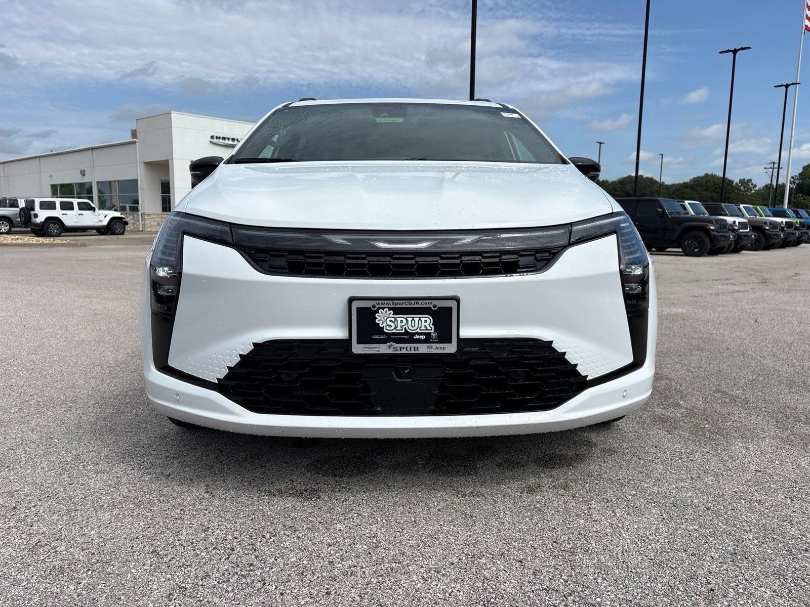 New 2027 Chrysler Pacifica Limited FWD image 9