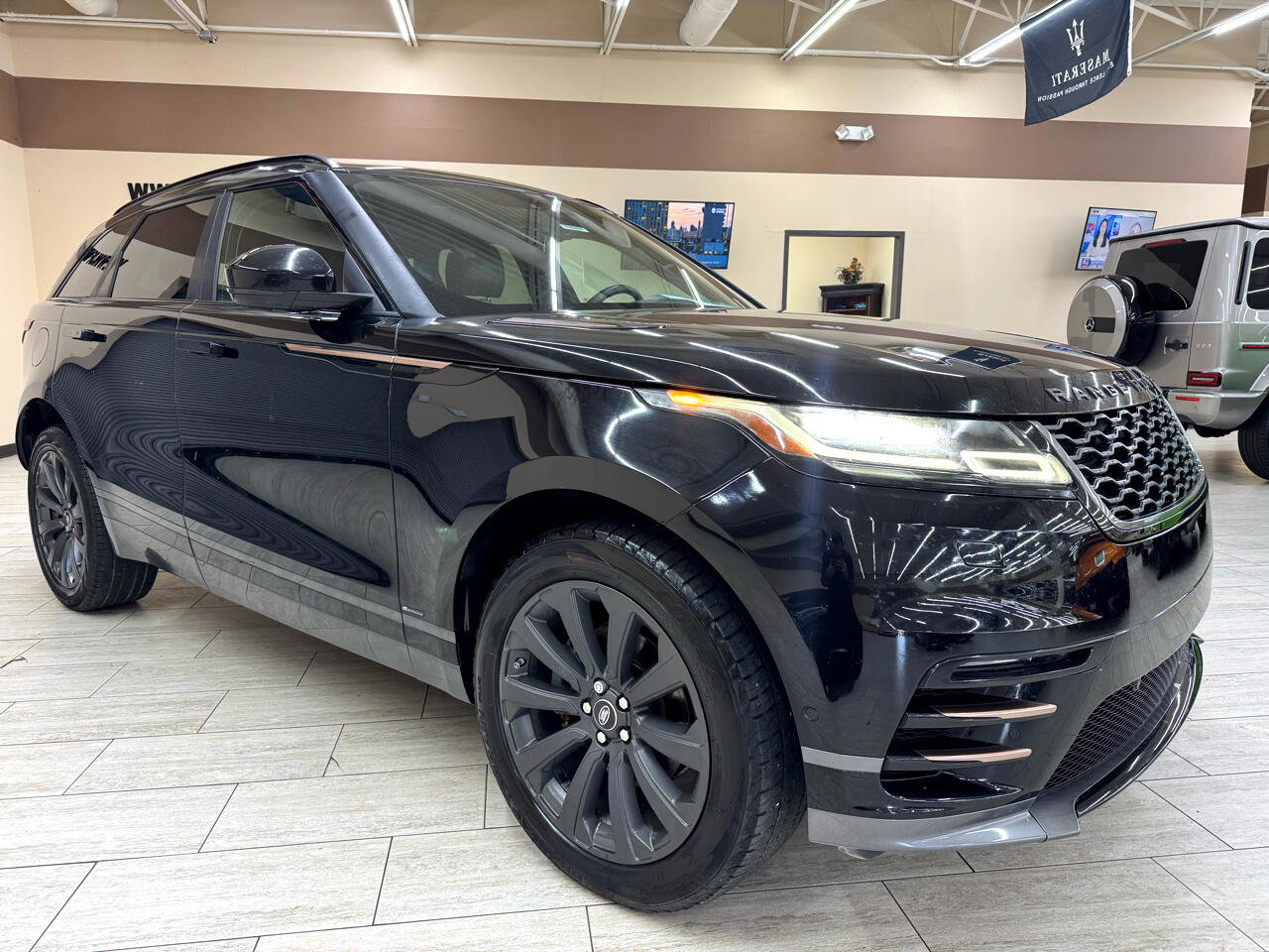 Used 2018 Land Rover Range Rover Velar R-Dynamic SE image 5