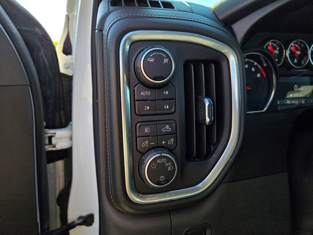 Used 2019 Chevrolet Silverado 1500 LT Trail Boss AWD/4WD image 16