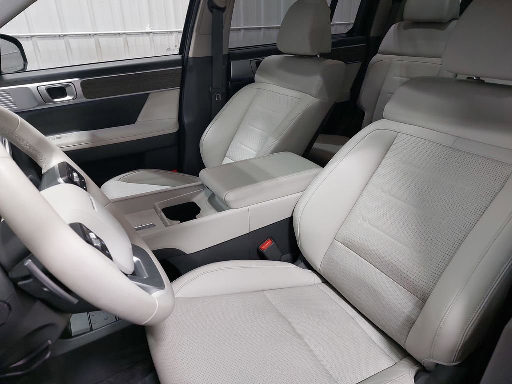 Used 2025 Hyundai Santa Fe Limited image 17