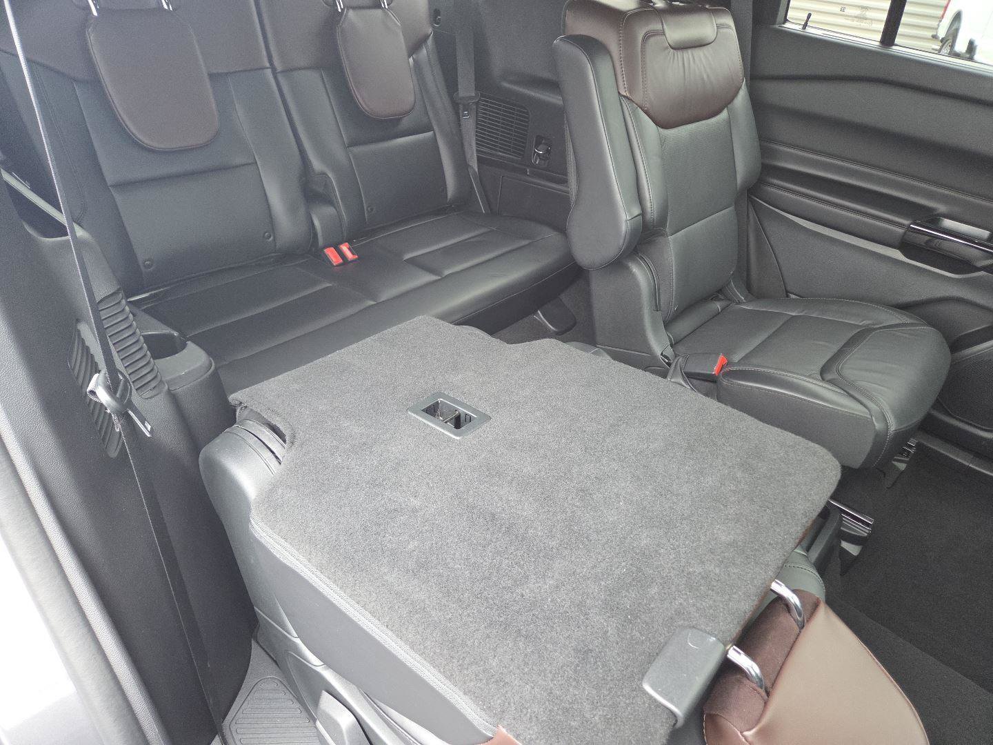 Used 2021 Ford Explorer Platinum w/ Equipment Group 601A AWD/4WD image 21
