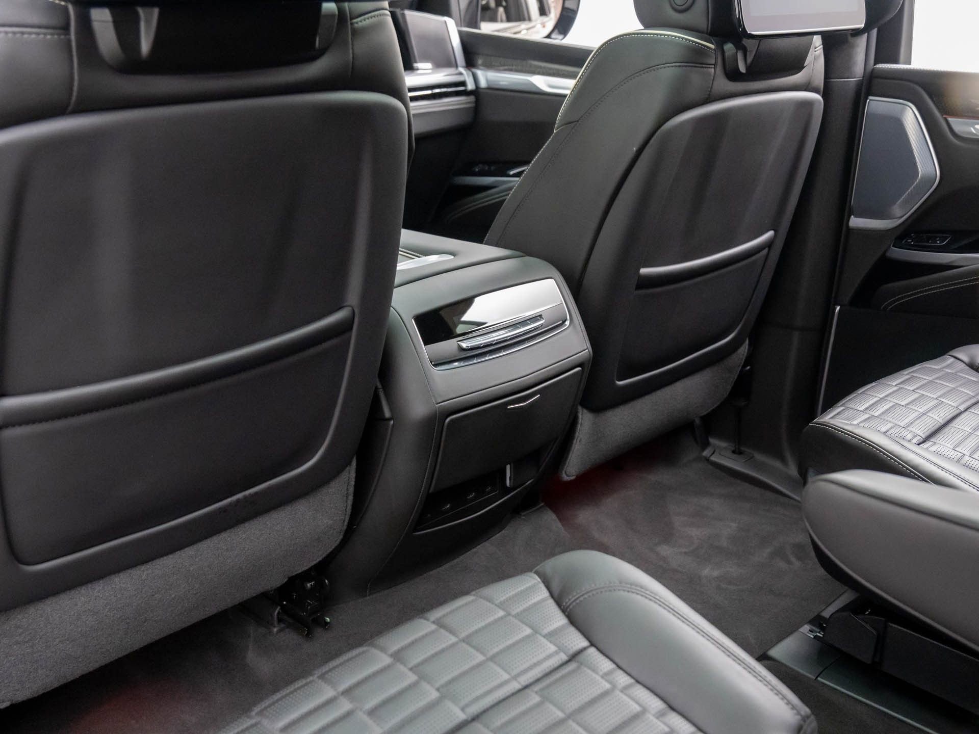 Used 2025 Cadillac Escalade V w/ LPO, ONYX Package image 20