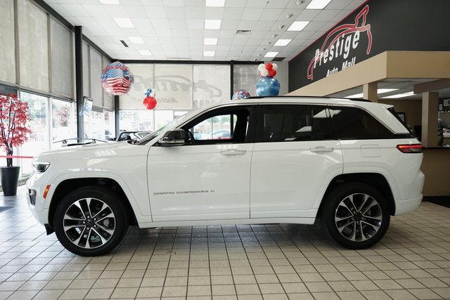 Used 2023 Jeep Grand Cherokee Overland image 3