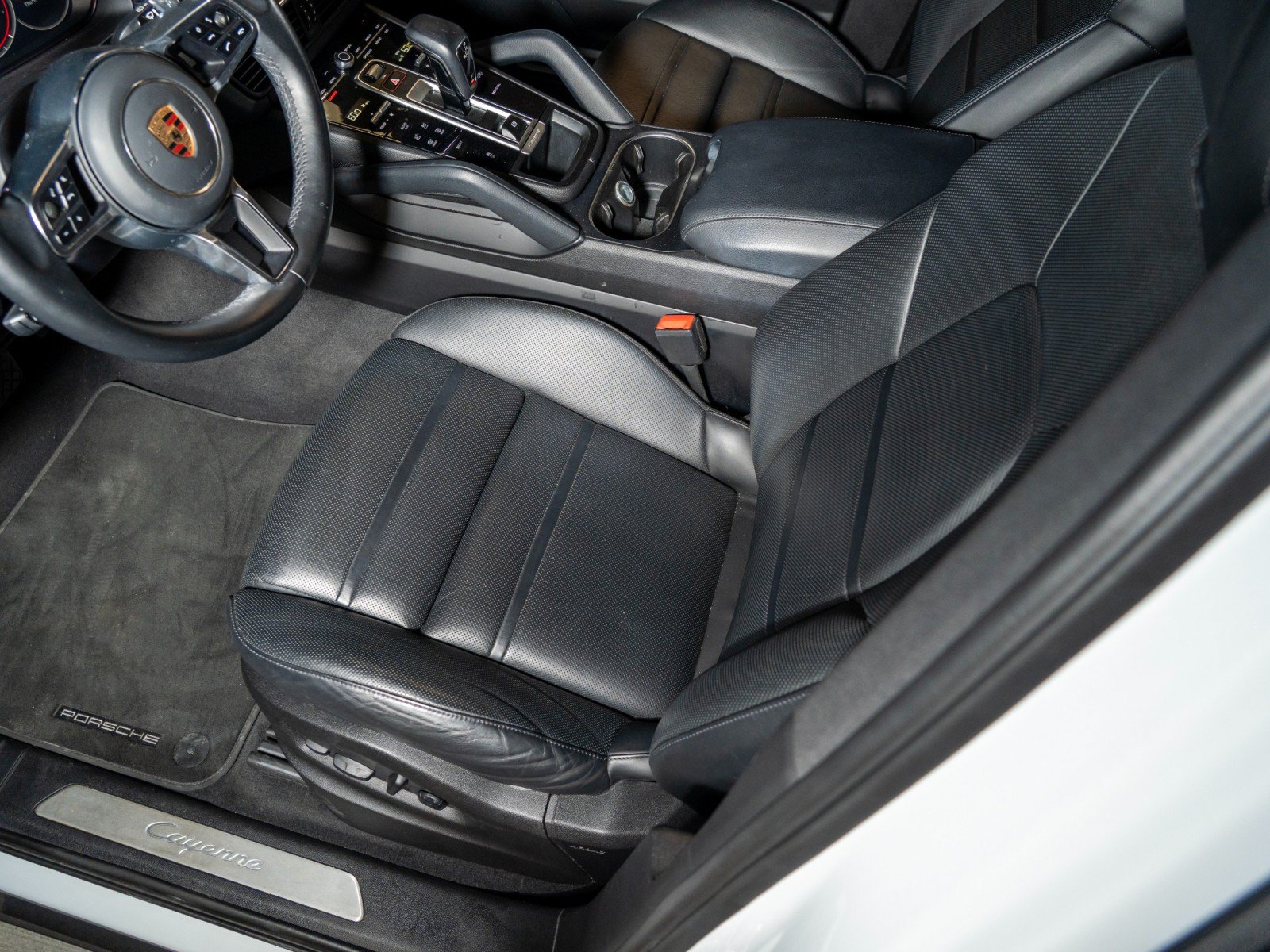 Certified 2023 Porsche Cayenne AWD/4WD image 13