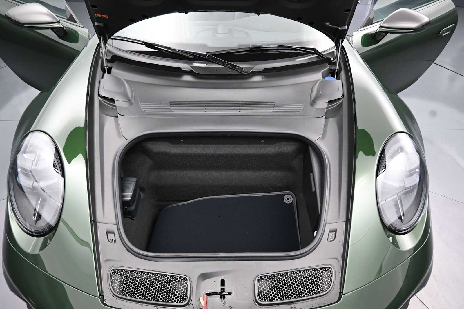 Certified 2026 Porsche 911 GT3 w/ Weissach Package RWD image 19