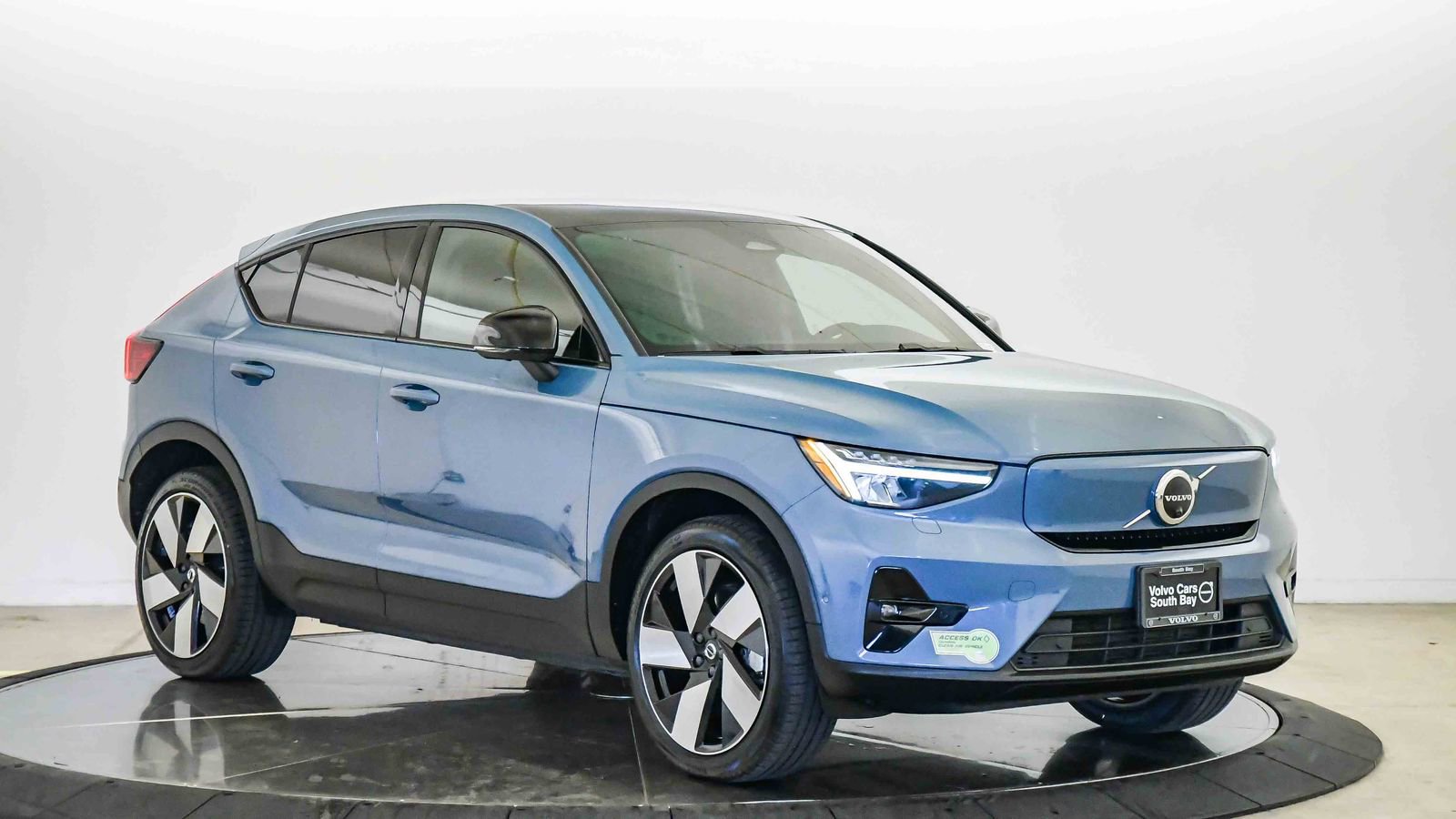 Certified 2023 Volvo C40 P8 Recharge Plus w/ Climate Package AWD/4WD image 6