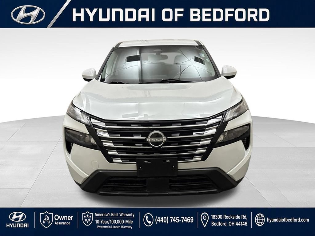 Used 2024 Nissan Rogue SV AWD/4WD image 2