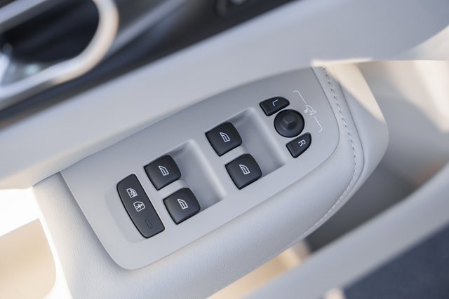 New 2026 Volvo XC60 B5 Ultra w/ Protection Package Premier image 38