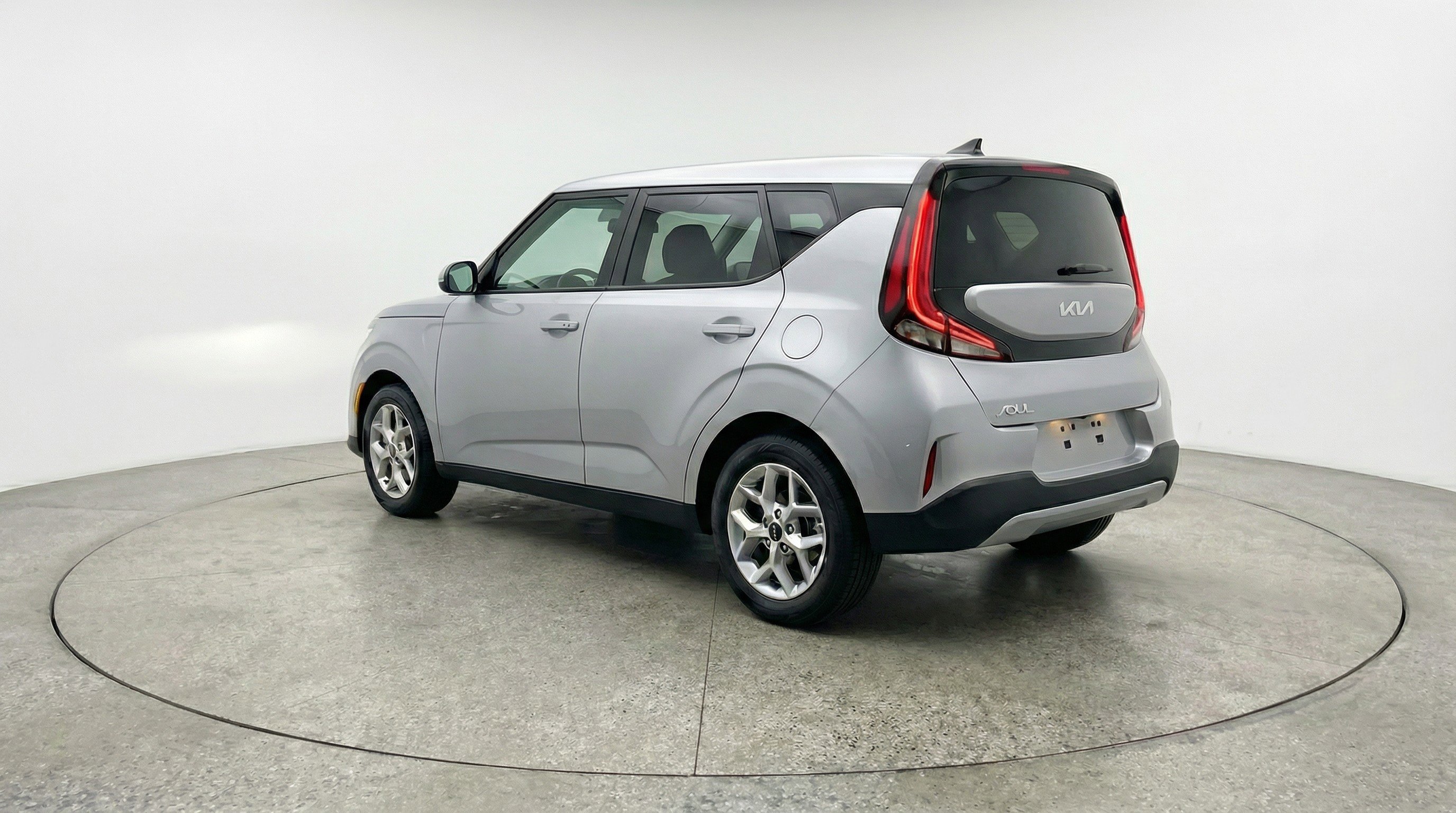 Used 2025 Kia Soul LX w/ LX Technology Package FWD image 6