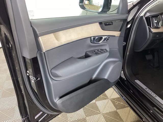 New 2026 Volvo XC90 B6 Plus w/ Protection Package Premier image 16