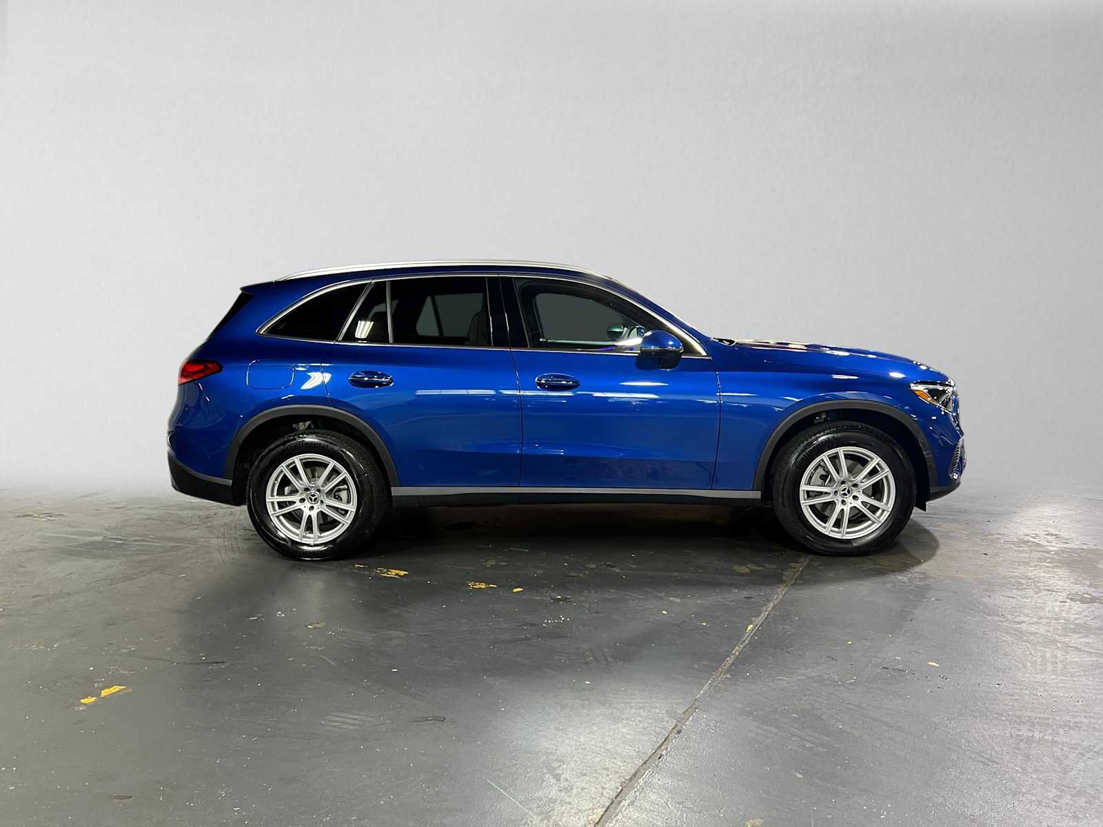 Used 2025 Mercedes-Benz GLC 300 image 2