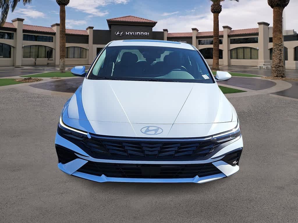 Used 2025 Hyundai Elantra SEL w/ Cargo Package FWD image 3