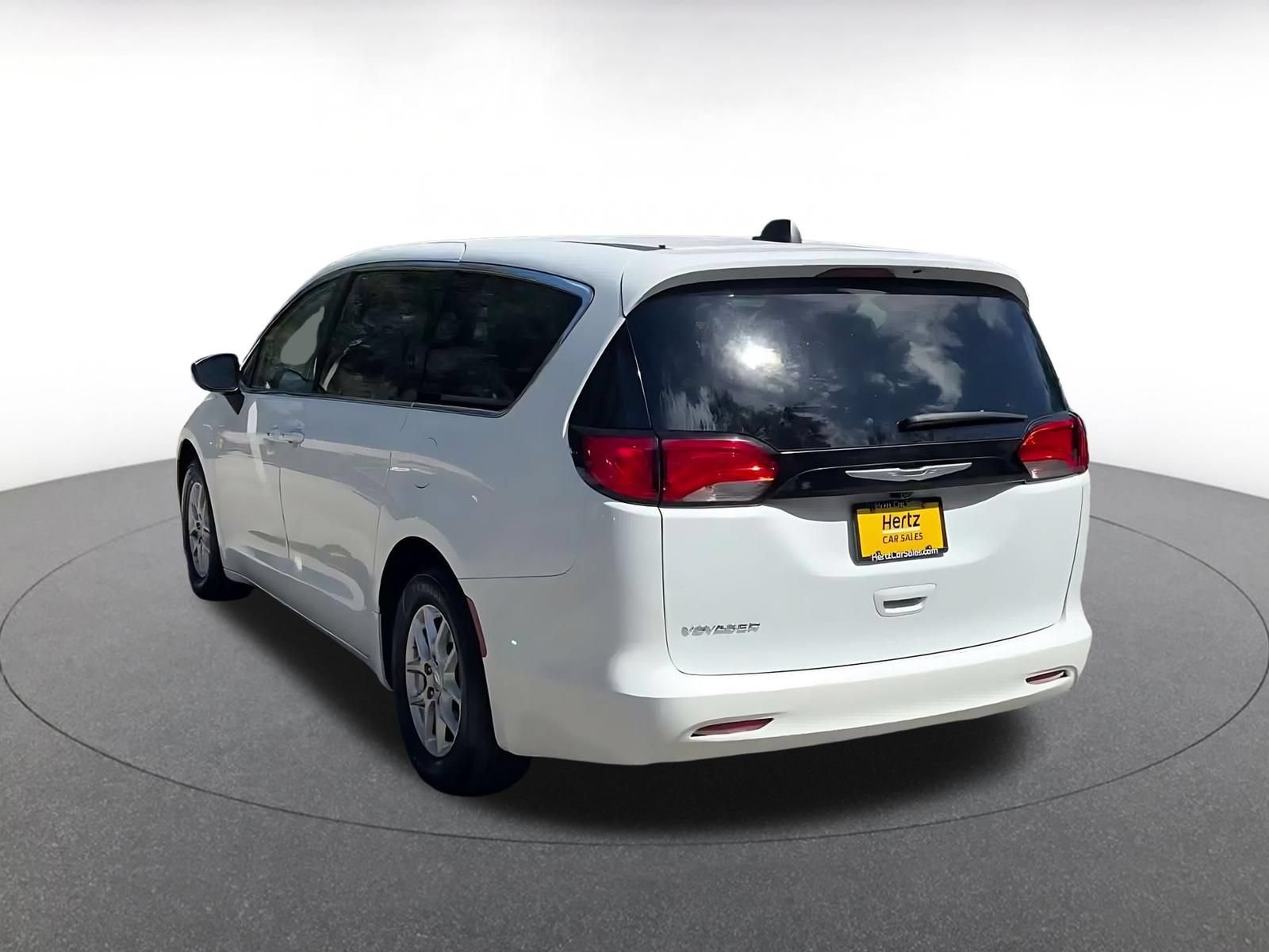 Used 2024 Chrysler Voyager LX FWD image 10