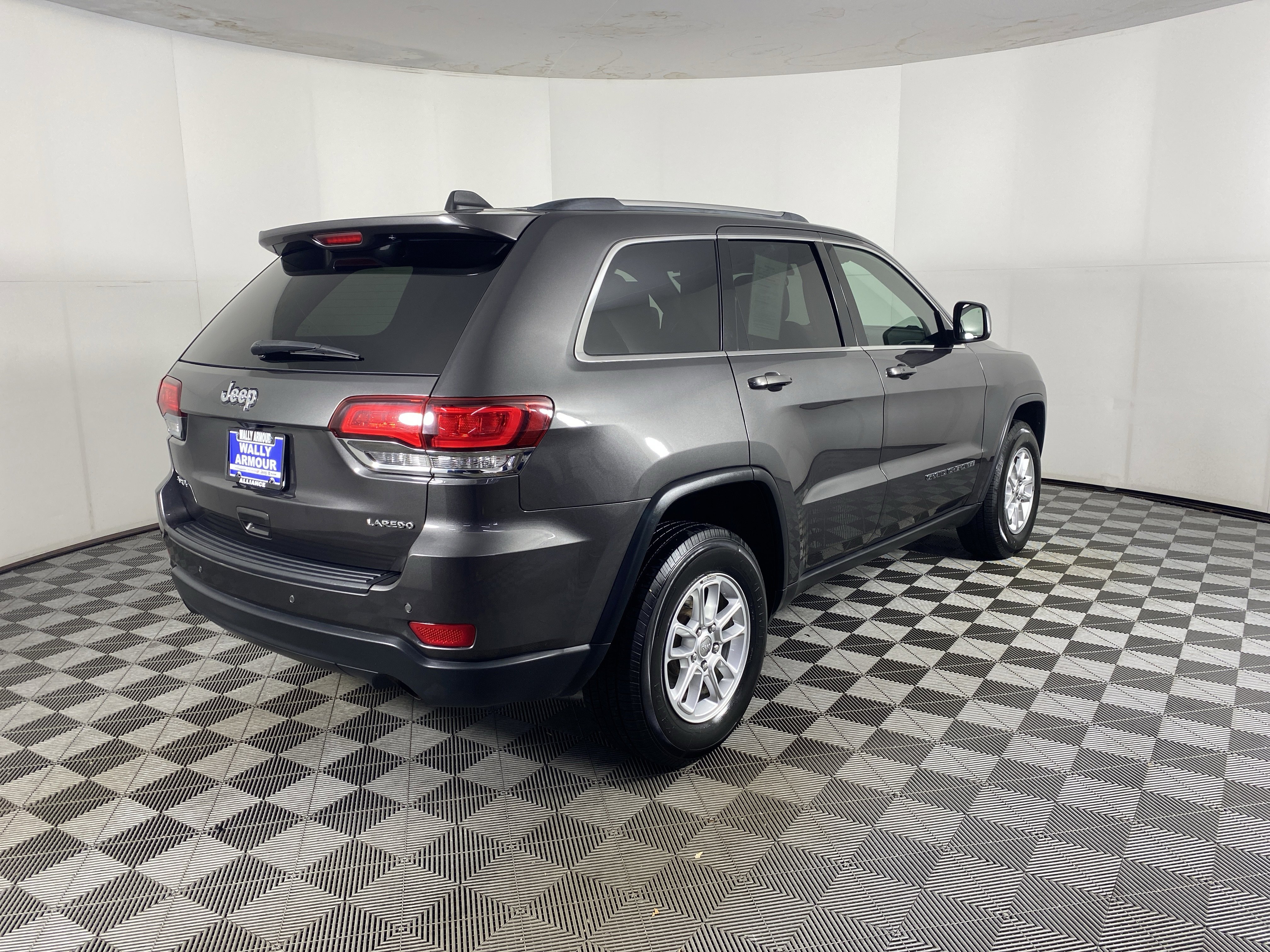 Used 2020 Jeep Grand Cherokee Laredo AWD/4WD image 6