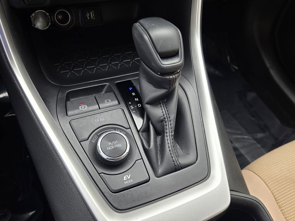 Used 2023 Toyota RAV4 LE image 19