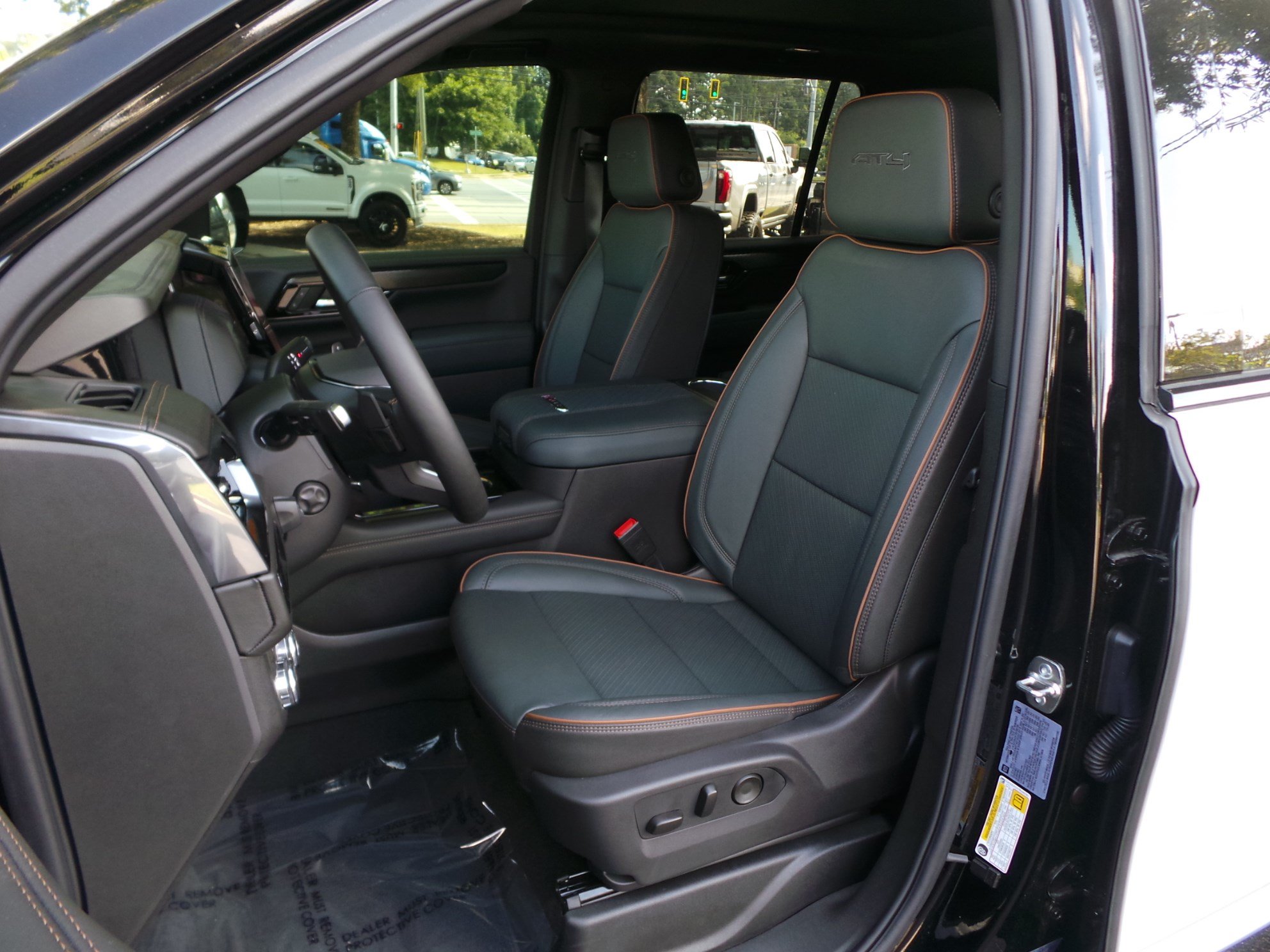 Used 2026 GMC Yukon AT4 AWD/4WD image 11