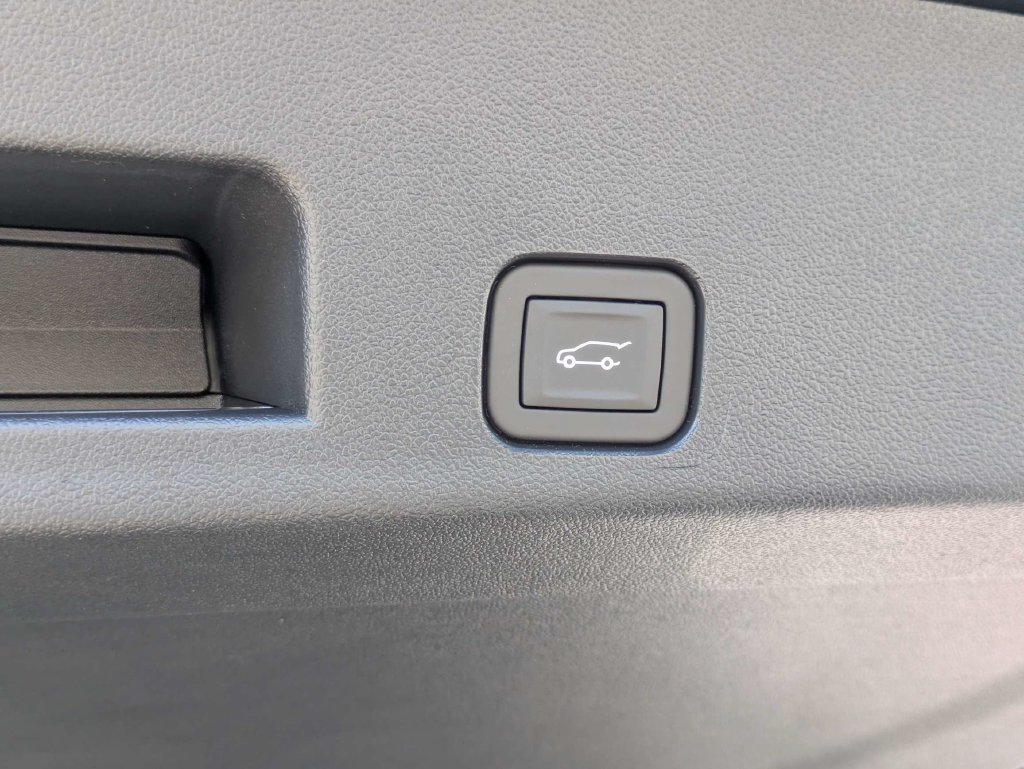 New 2027 Chevrolet Traverse Z71 w/ Enhanced Driving Package AWD/4WD image 14