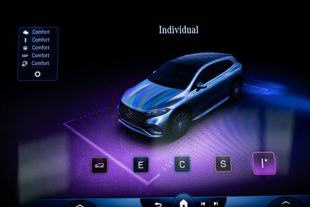 Used 2023 Mercedes-Benz EQS 580 4MATIC SUV w/ Exclusive Trim Package image 30