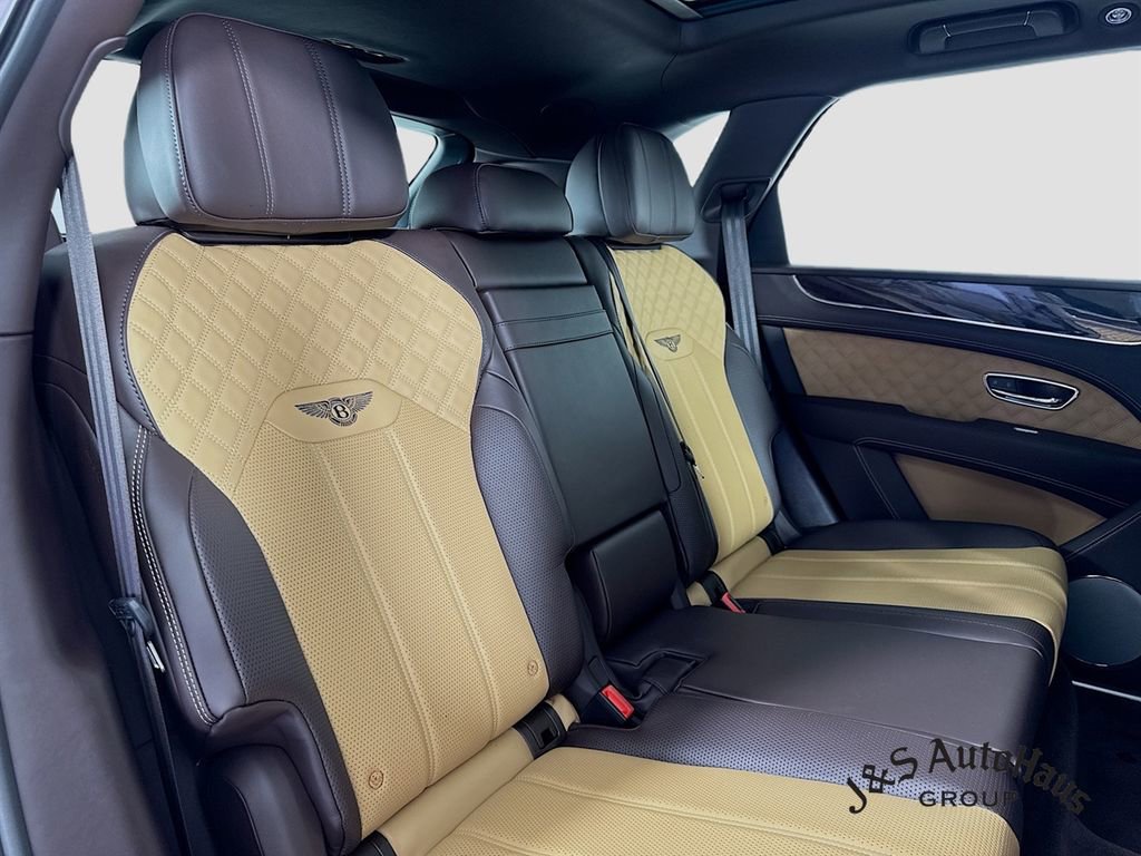 Used 2021 Bentley Bentayga AWD/4WD image 35
