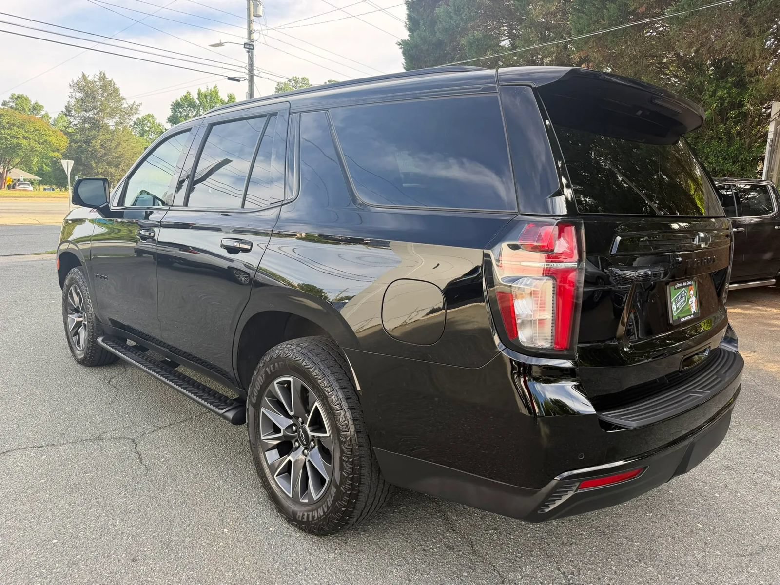 Used 2023 Chevrolet Tahoe Z71 w/ Luxury Package AWD/4WD image 7