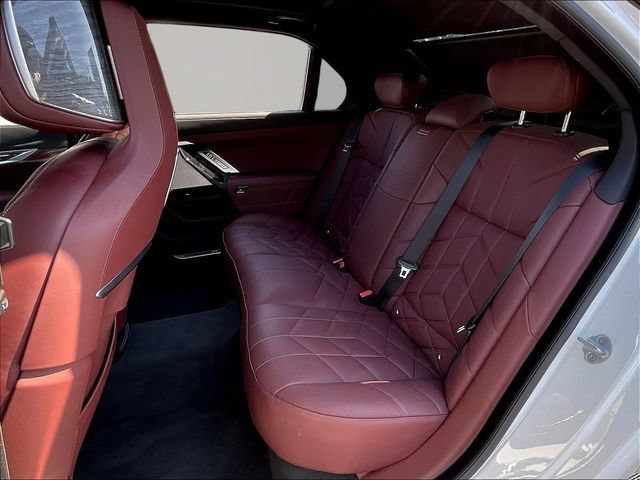 Used 2025 BMW 750e xDrive w/ Premium Package AWD/4WD image 22
