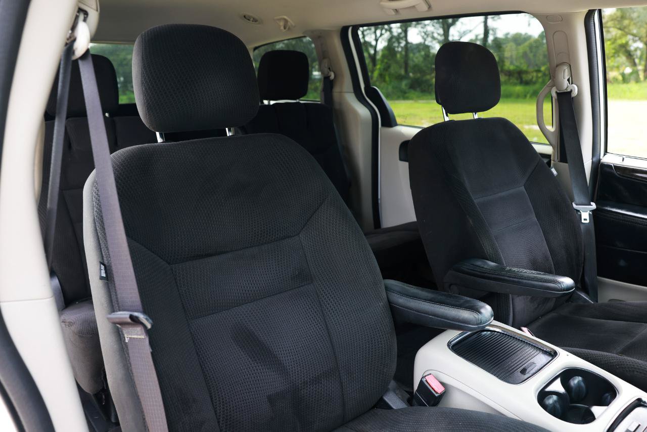 Used 2016 Dodge Grand Caravan SXT w/ Rear Park Assist Package FWD image 16