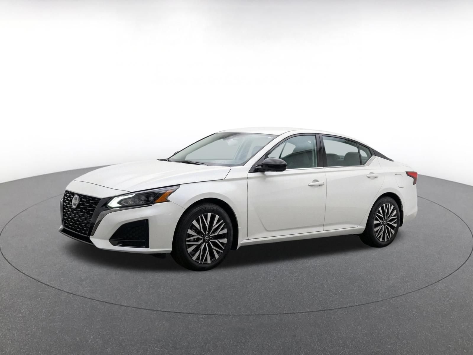 Used 2026 Nissan Altima 2.5 SV FWD image 3