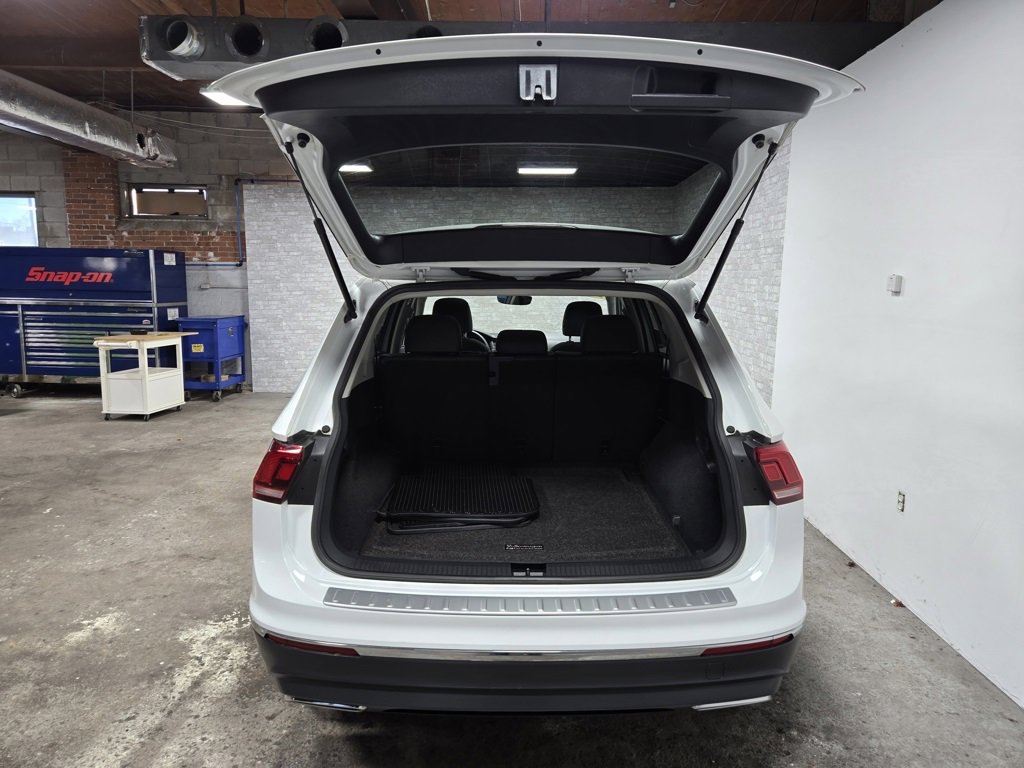 Used 2020 Volkswagen Tiguan SE w/ Panoramic Sunroof Package image 42