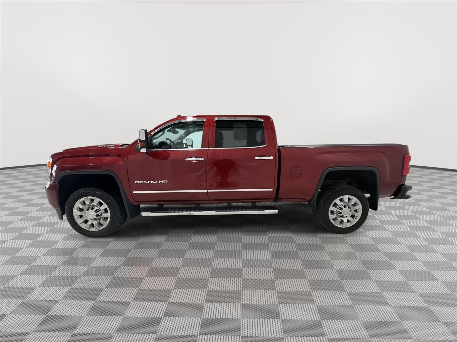 Used 2018 GMC Sierra 2500 Denali image 2
