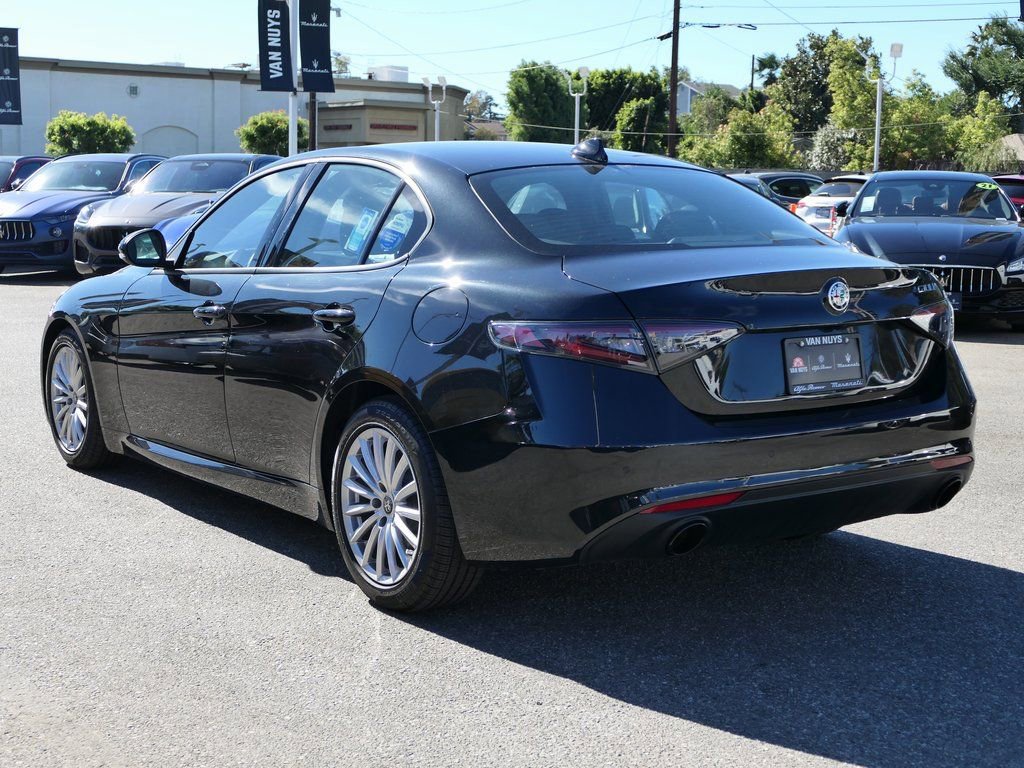 New 2024 Alfa Romeo Giulia Sprint image 2