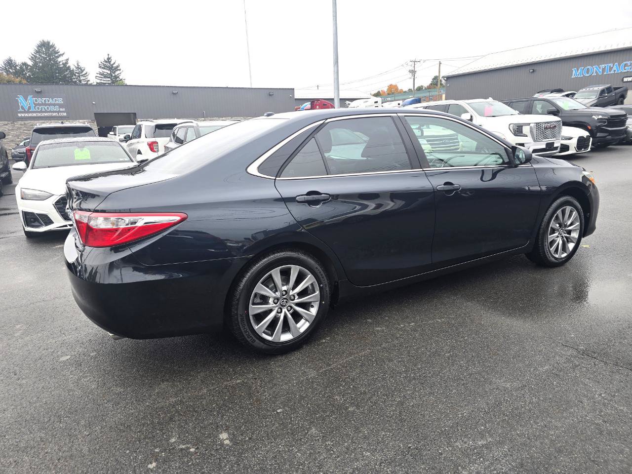 Used 2017 Toyota Camry XLE w/ Moonroof Package FWD image 5