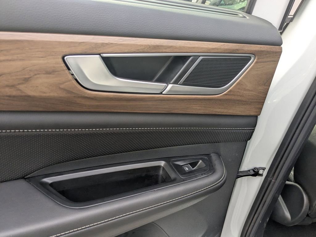 Used 2025 Volkswagen Atlas SE image 26