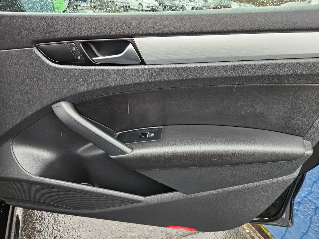 Used 2012 Volkswagen Passat 2.5 SE image 11