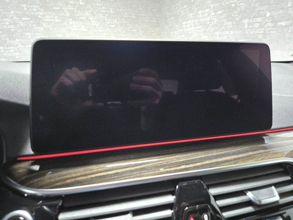 Used 2021 BMW 530e xDrive w/ M Sport Package image 21