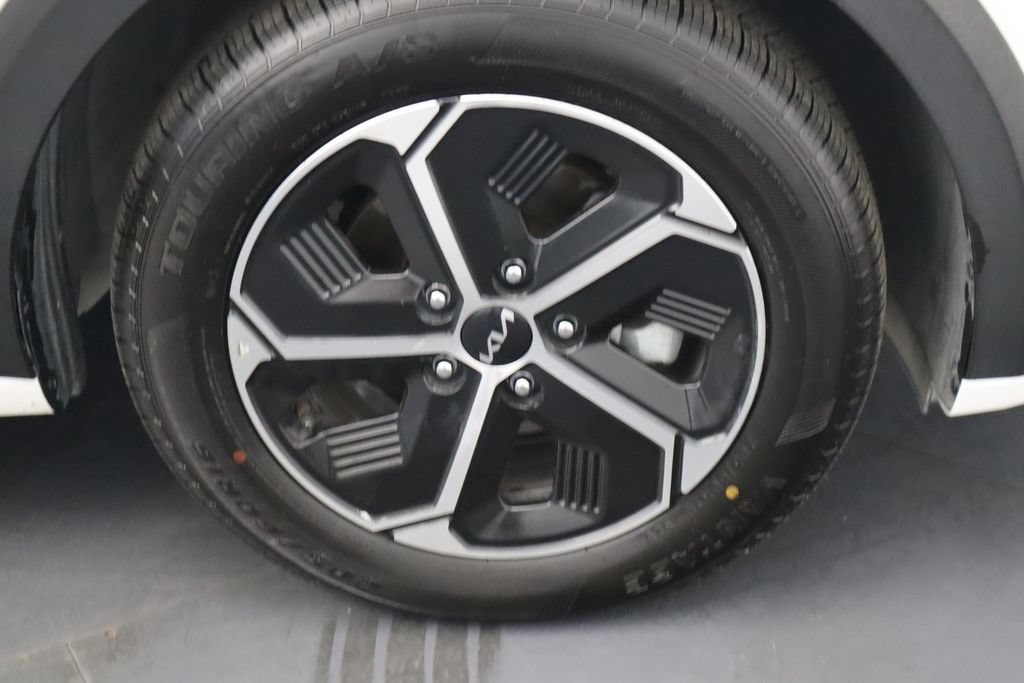 Used 2023 Kia Niro EX FWD image 10