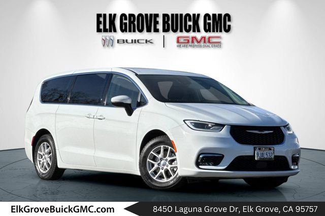 Used 2023 Chrysler Pacifica Touring-L image 1