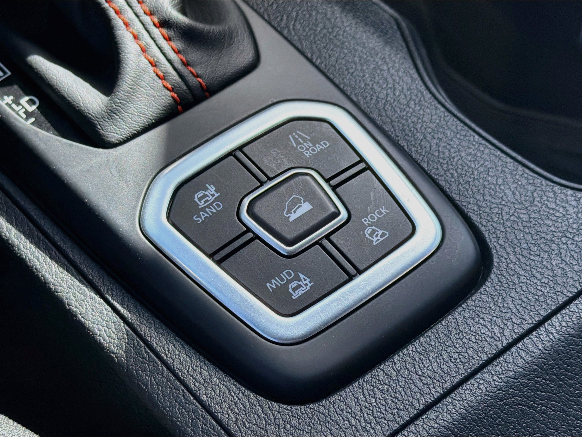 Used 2026 Nissan Frontier PRO-4X AWD/4WD image 25