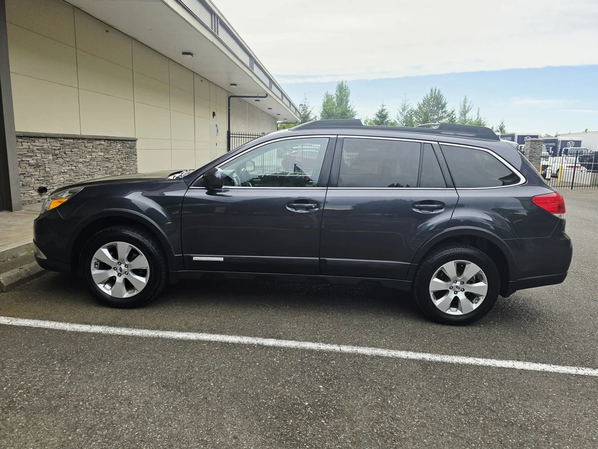 Used 2012 Subaru Outback 2.5i Limited AWD/4WD image 2
