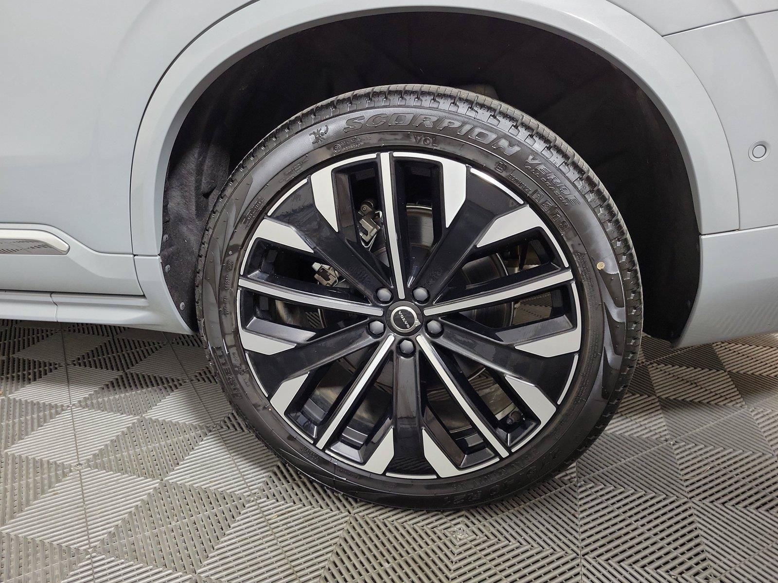 Used 2025 Volvo XC90 B6 Plus AWD/4WD image 11
