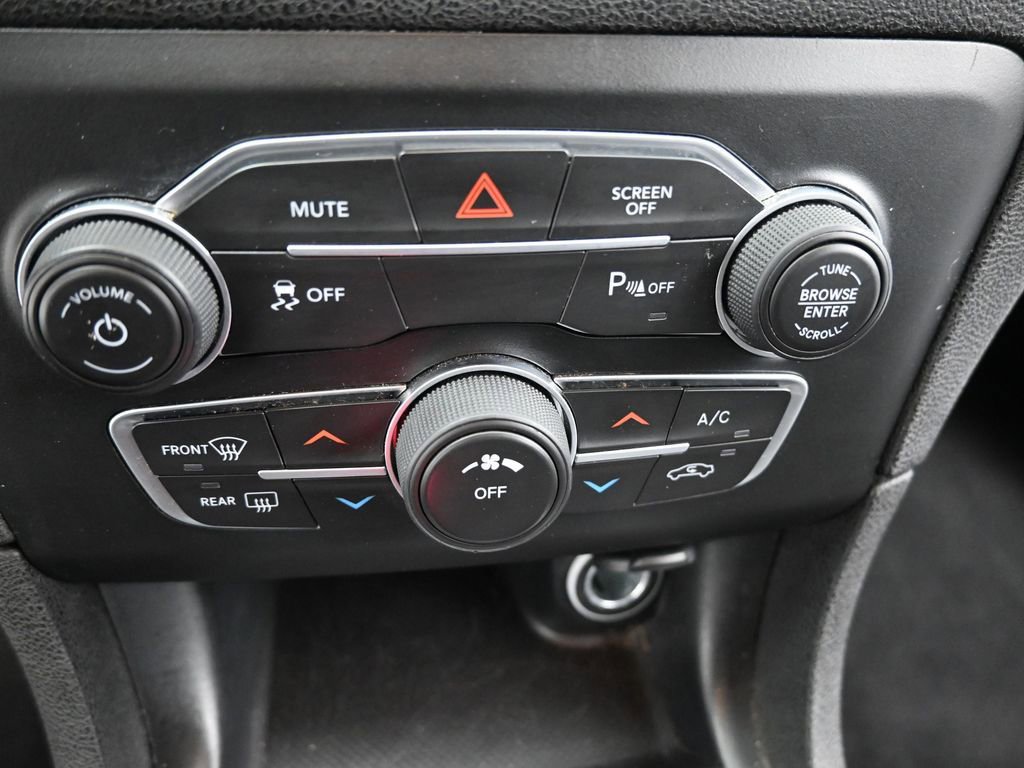 Used 2023 Dodge Charger SXT image 11