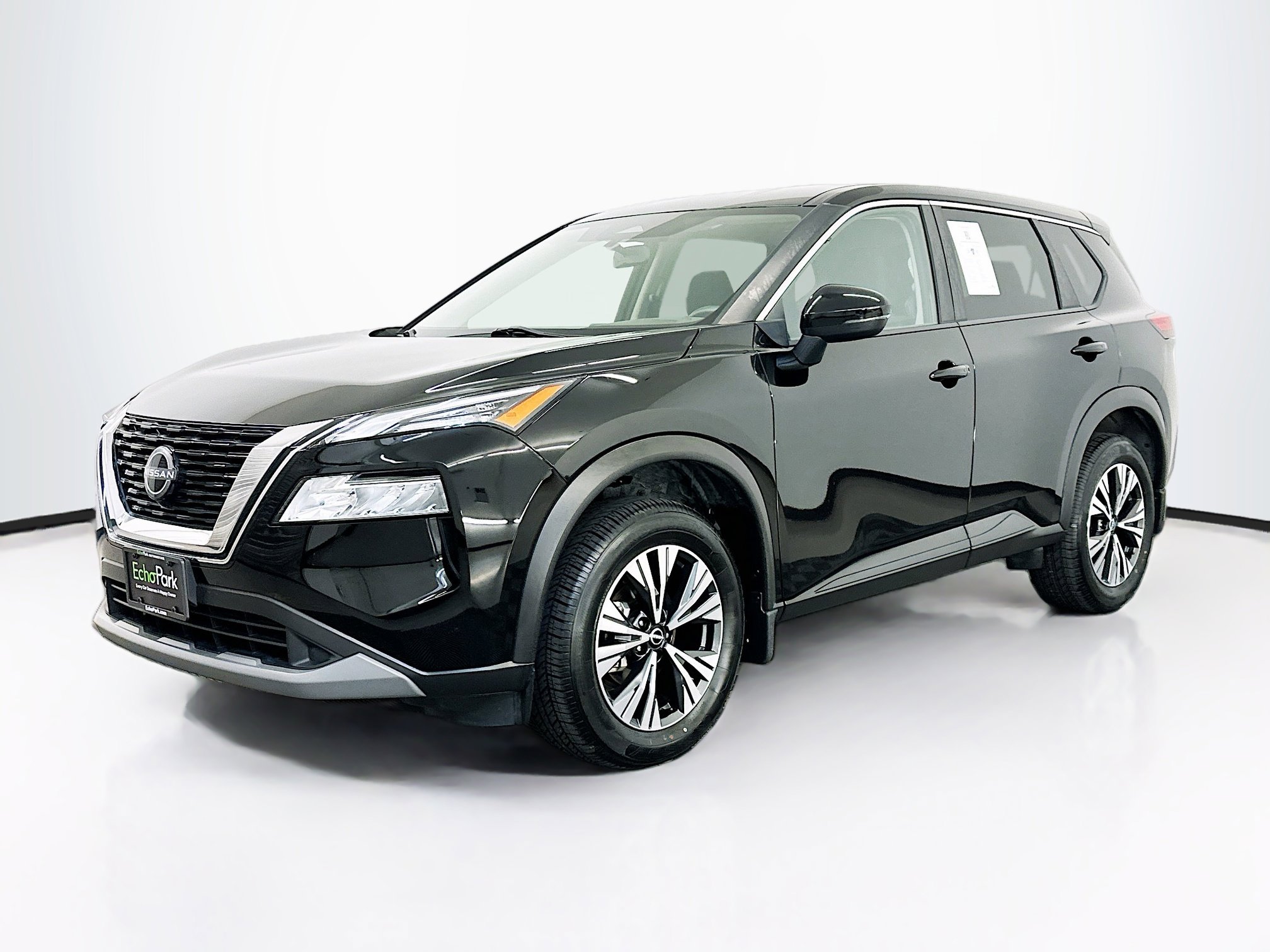 Used 2023 Nissan Rogue SV image 3