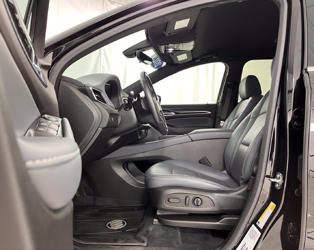 Used 2023 Buick Enclave Essence AWD/4WD image 18